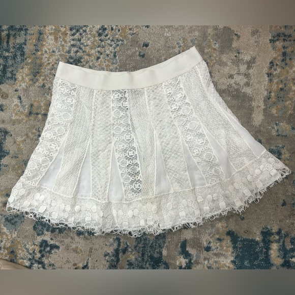 NWT BCBG MAXAZRIA WHITE LACE SKIRT size Small​ - Picture 1 of 8
